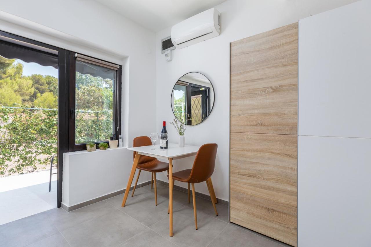 3 Minutes From The Beach: Lovely Studio Apartment Pula Ngoại thất bức ảnh
