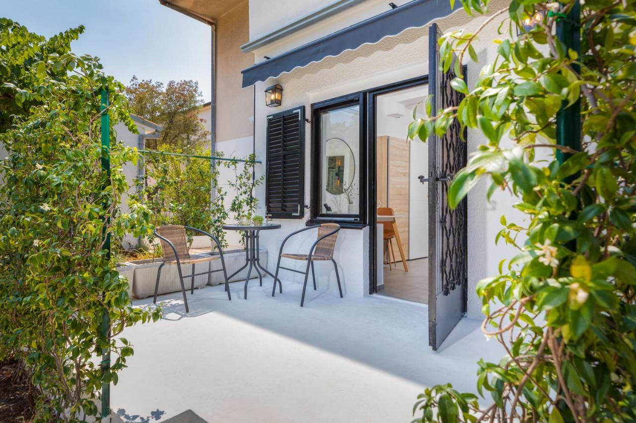 3 Minutes From The Beach: Lovely Studio Apartment Pula Ngoại thất bức ảnh