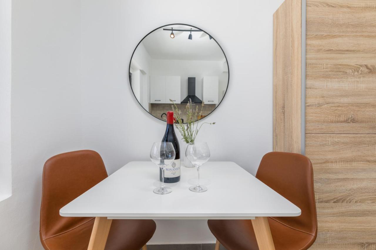 3 Minutes From The Beach: Lovely Studio Apartment Pula Ngoại thất bức ảnh