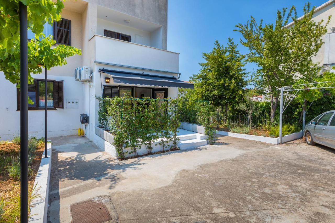 3 Minutes From The Beach: Lovely Studio Apartment Pula Ngoại thất bức ảnh