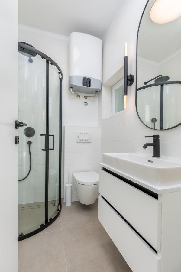 3 Minutes From The Beach: Lovely Studio Apartment Pula Ngoại thất bức ảnh