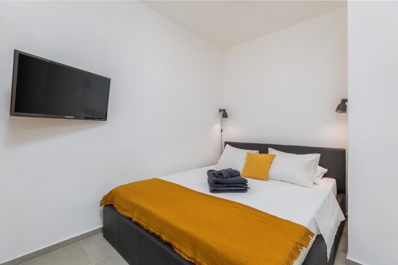 3 Minutes From The Beach: Lovely Studio Apartment Pula Ngoại thất bức ảnh